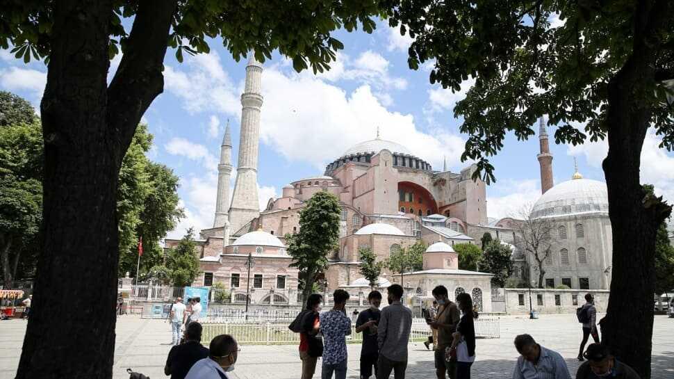 Necip Fazıl'dan 55 yıllık 'Ayasofya' mesajı... Bakan Albayrak paylaştı!
