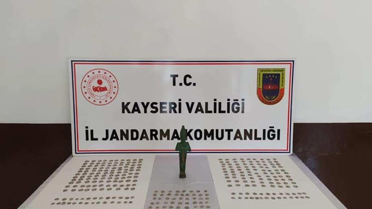 Kayseri'de jandarma ekiplerince 296 tarihi sikke ele geirildi