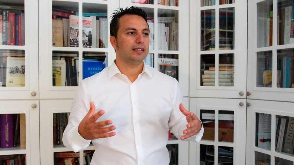 Yalın Alpay: İnsan dünyanın anlam deposudur