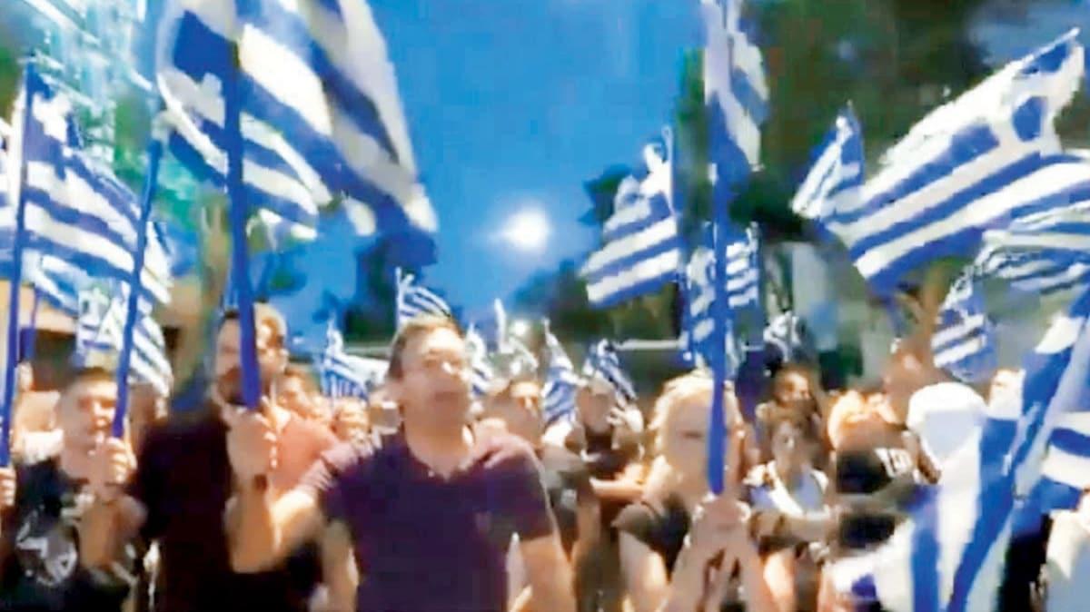 Irk Yunanlar Trk bayra yakt