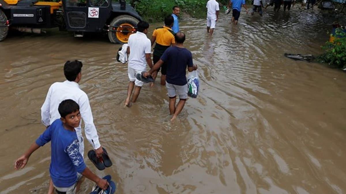 Hindistan'n Assam eyaletinde sel ve toprak kaymalarnda 42 kii ld