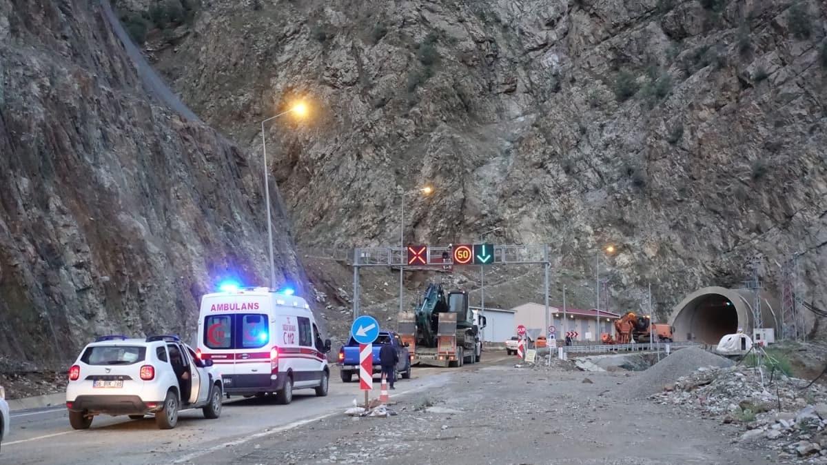 Artvin-Erzurum kara yolu heyelan nedeniyle ulama kapand