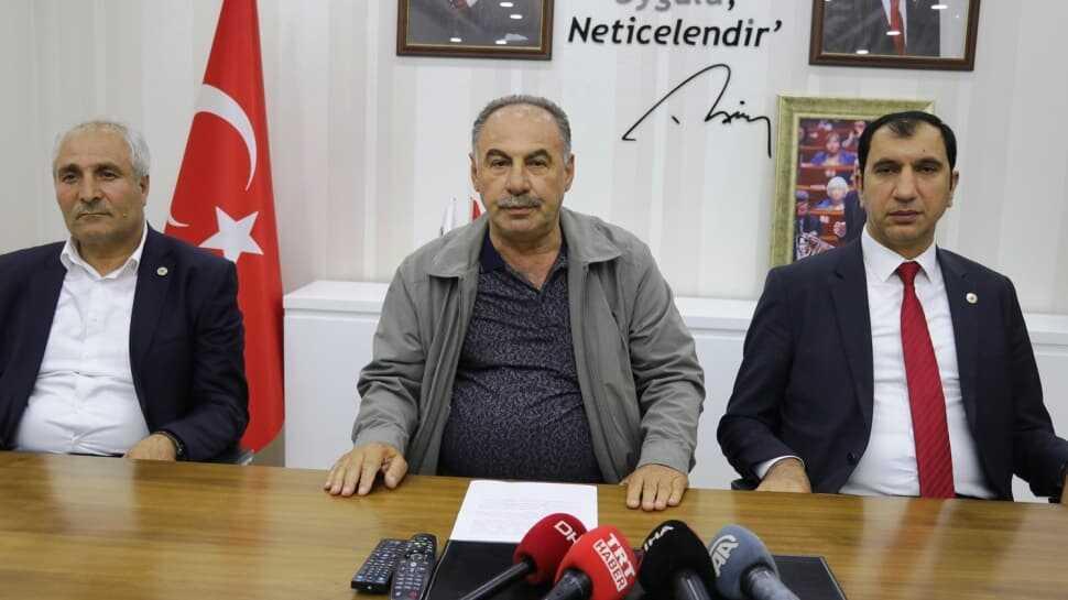 Ağrı'da 3 belediye başkanı, AK Parti'ye geçti