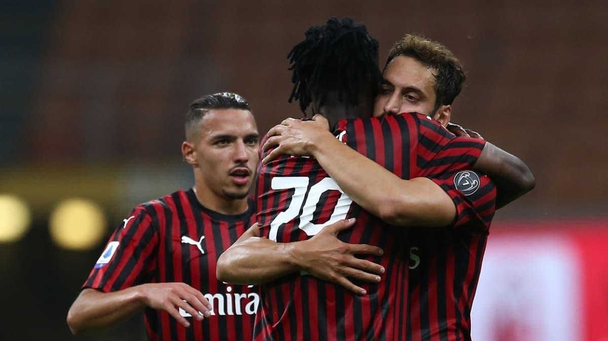 Milan'n Parma'y 3-1 yendii mata Hakan alhanolu 1 gol, 2 asistle oynad