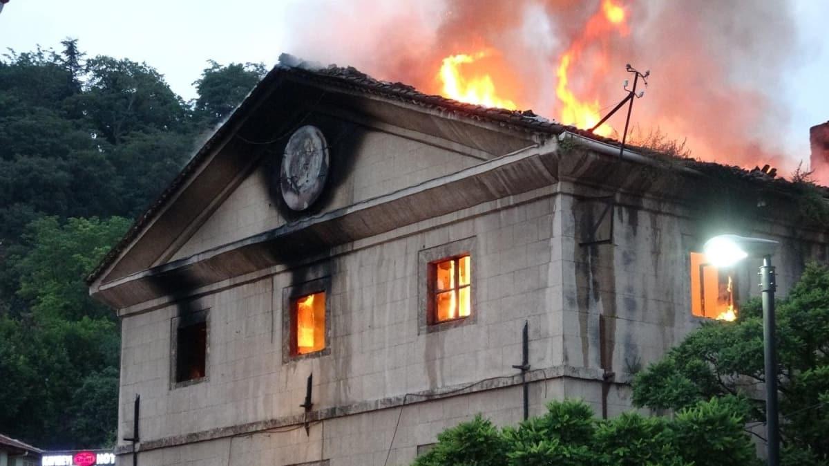 Bursa'da tarihi bina yangnda kullanlamaz hale geldi