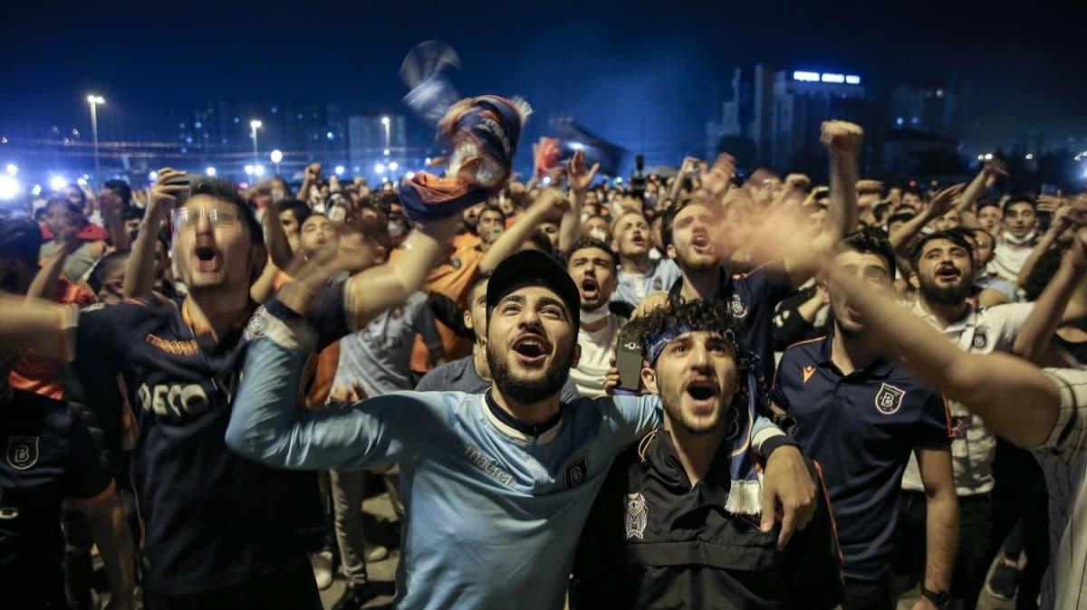 Baakehir taraftar ampiyonluu Taksim'de kutlad