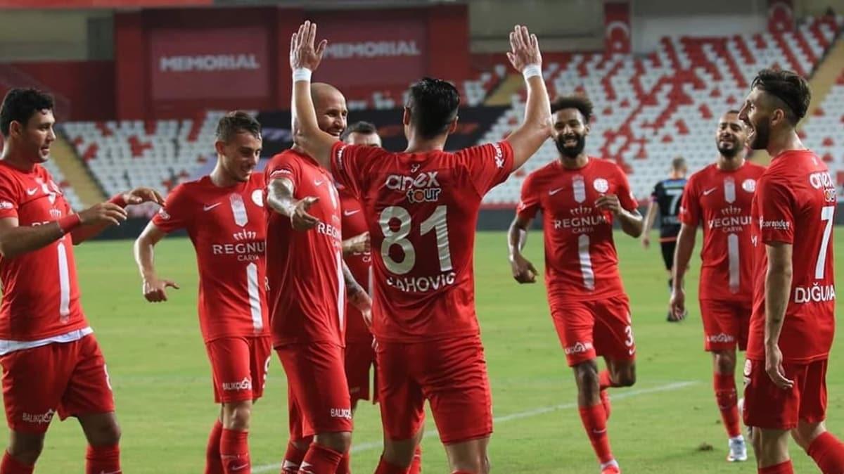 Antalyaspor son 8 deplasman manda yenilmeyerek yeni bir rekor krd