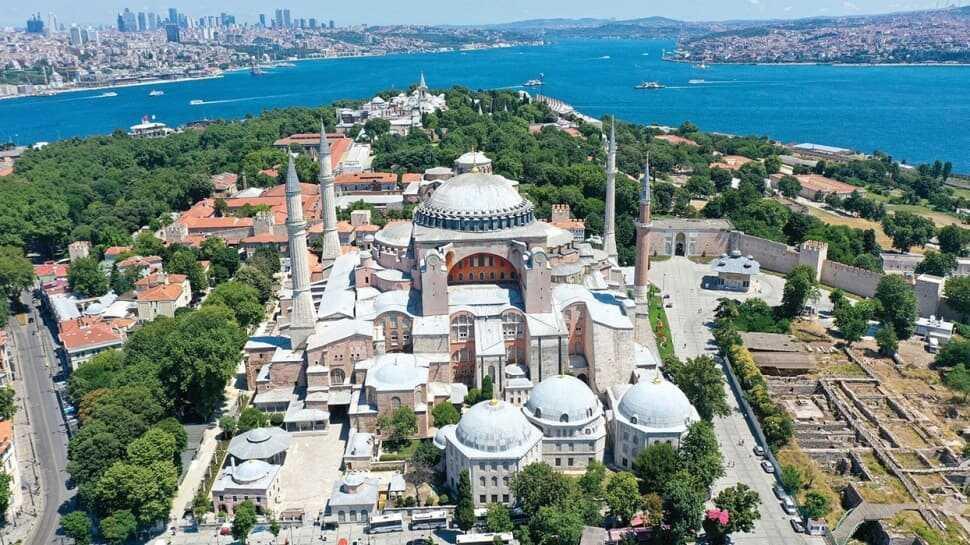 Ayasofya hazır! Bin 500 kişi cuma namazı kılacak