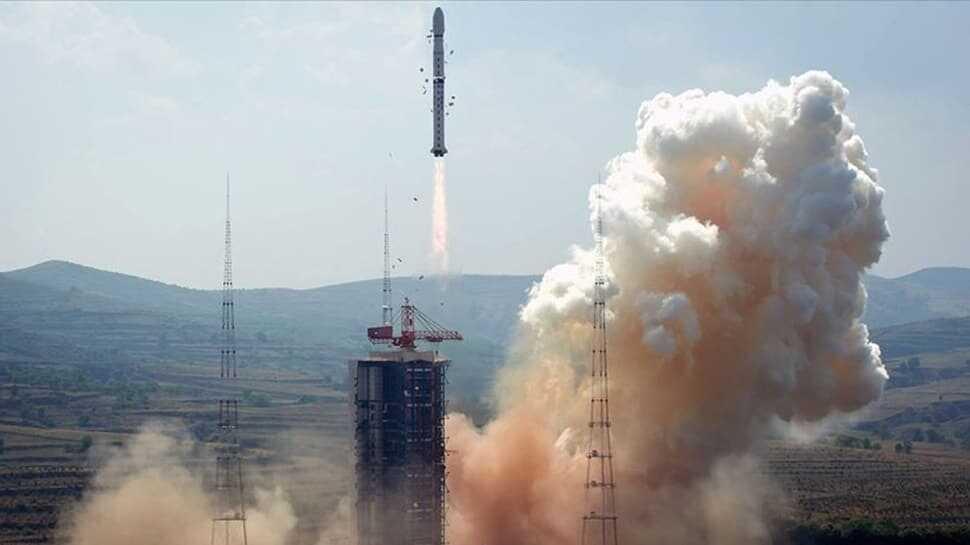 Çin, Mars keşif uydusu ve gezginci aracını uzaya fırlattı