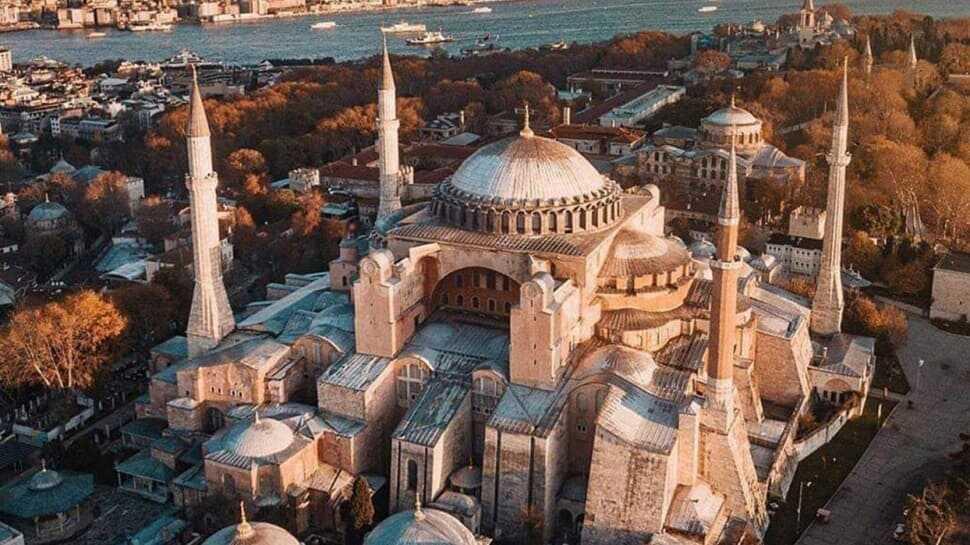 Mimaride öncü abide Ayasofya
