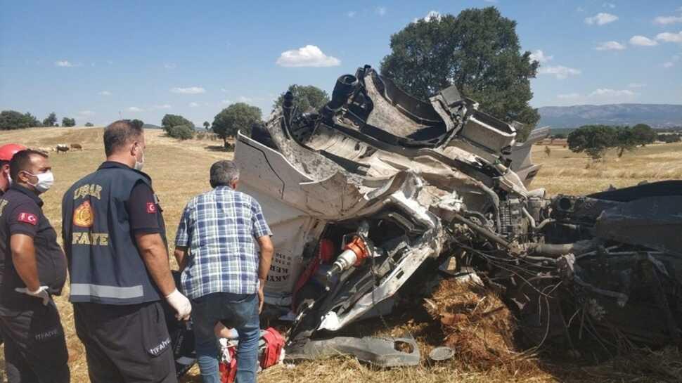 Uşak'ta iki tır çarpıştı: 1 ölü, 1 yaralı