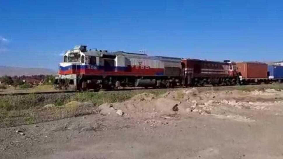 Çin'den yola çıktı... 1056 metrelik yük treni Kocaeli'de