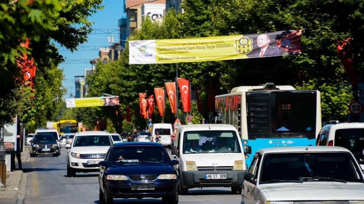 Sper Lig'de kalan Malatyaspor iin caddeler bayraklarla donatld