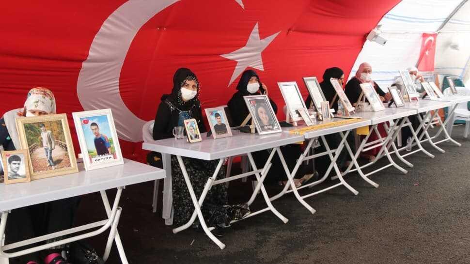 Diyarbakır anneleri evlat nöbetinde: Evladımız ne zaman gelirse o zaman bayram olur