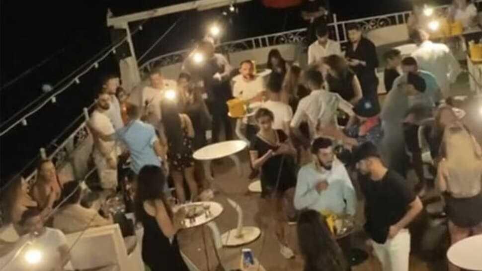 Gece kulübüne çevrilen yatlardaki partiler tüm hızıyla devam ediyor