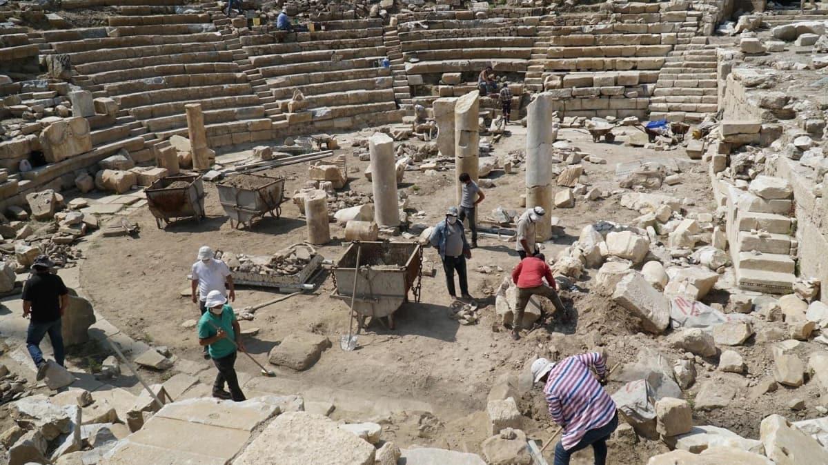 Laodikya Antik Kenti'nde bulunan tiyatro bin 600 yl sonra seyirciyle buluacak
