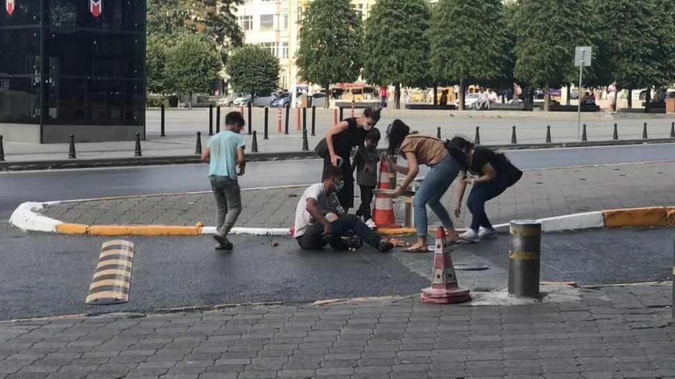 Taksim Meydanı'nda ahlaksız oyun: Bayılma numarası yapıp insanlardan para koparmaya çalıştı