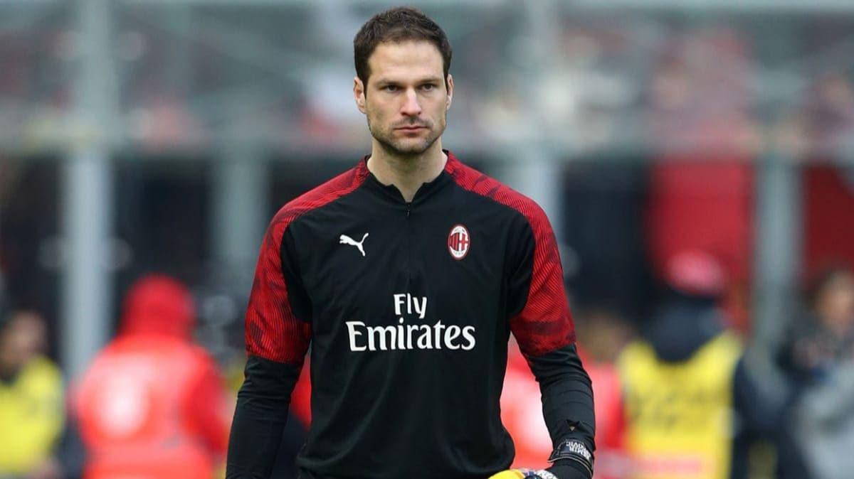 F.Bahe'de Harun Tekin gidiyor, Asmir Begovic geliyor