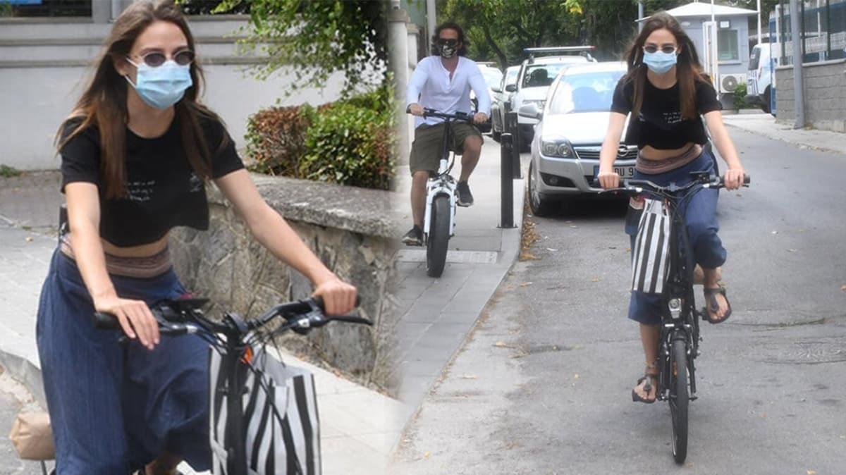 Alina Boz ve sevgilisi Mithat Can zer stanbul sokaklarnda bisikletle: Akm beni takip et!