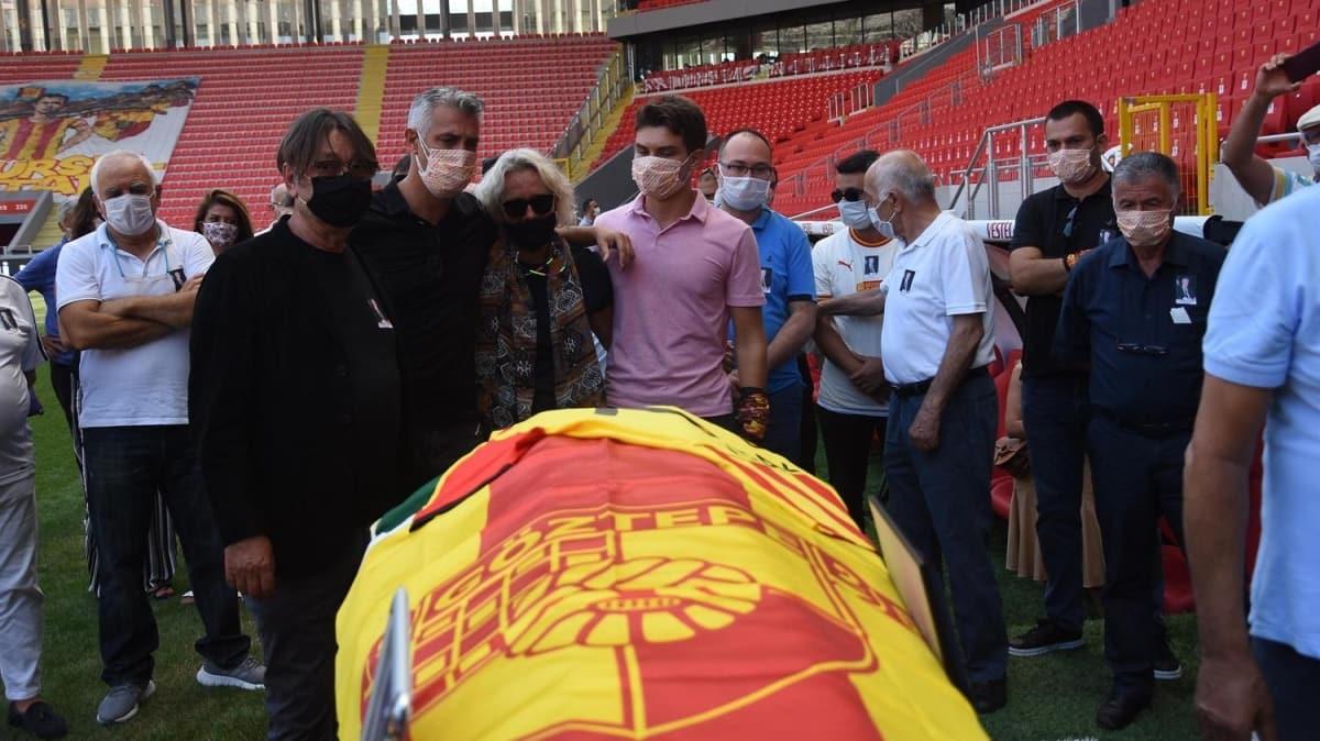 Gztepe'nin eski futbolcularndan Halil Kiraz'n cenazesi topraa verildi