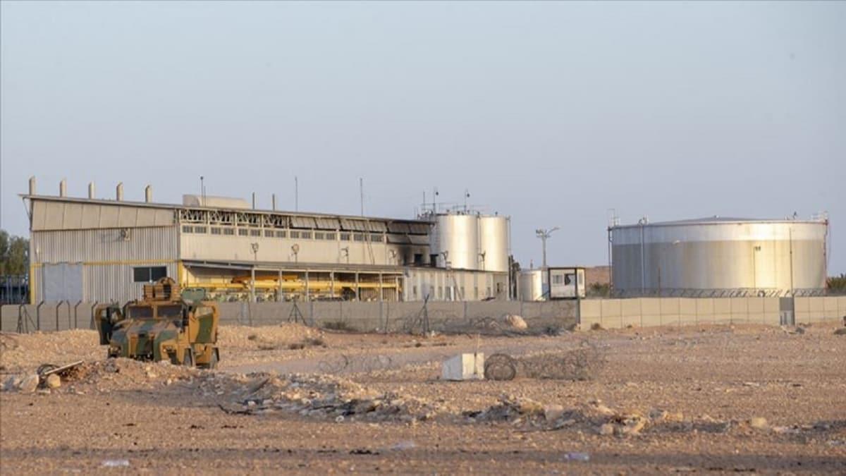 Darbeci Hafter, Libya'da aylardr petrol retimine uygulad blokaj kaldrd