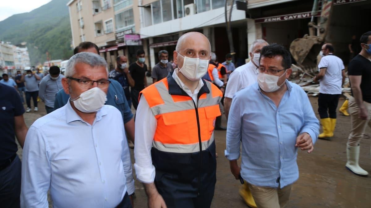 Ulaştırma ve Altyapı Bakanı Adil Karaismailoğlu selden etkilenen Dereli'de incelemelerde bulundu
