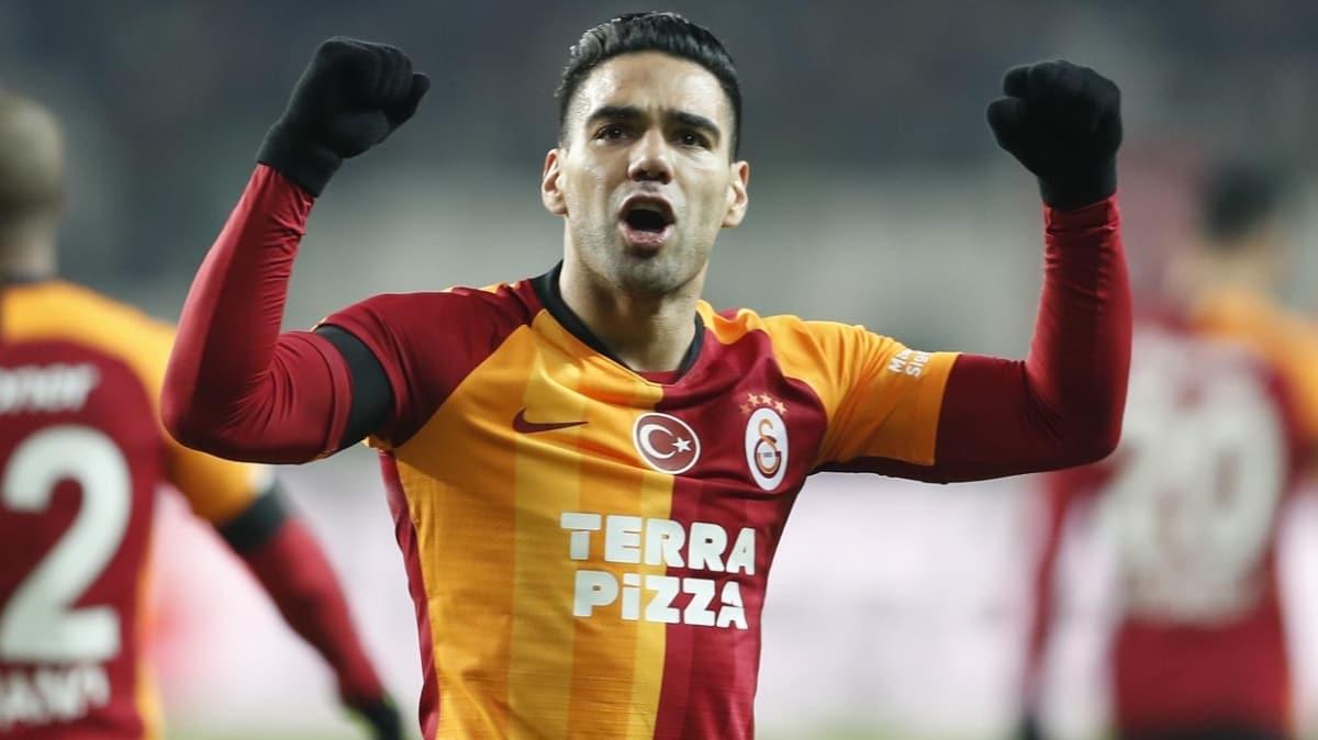 Radamel Falcao, Juan Cuadrado'yu Galatasaray'a ard