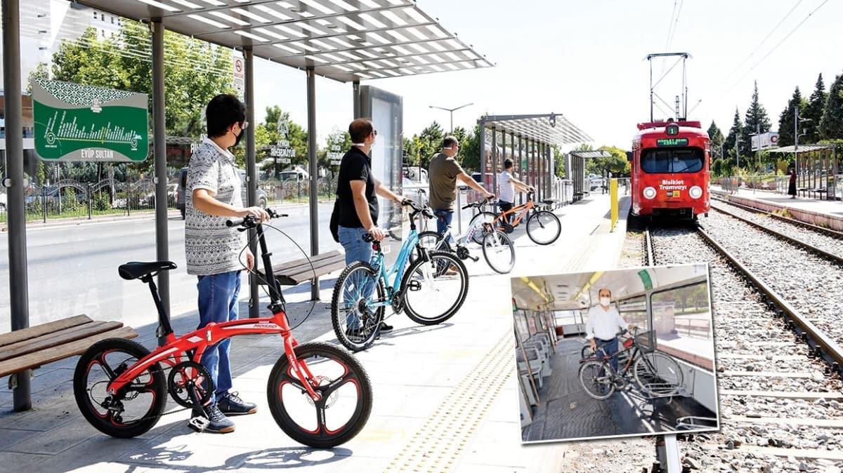 Nostaljik tramvay bisikletlileri tayor