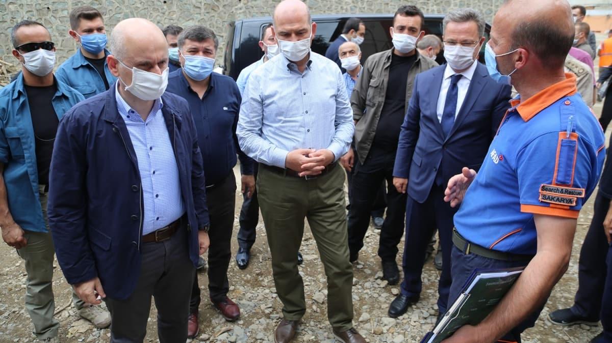 Bakan Soylu ve Karaismailoğlu Çaldağ köyünde AFAD yetkililerinden bilgi aldı