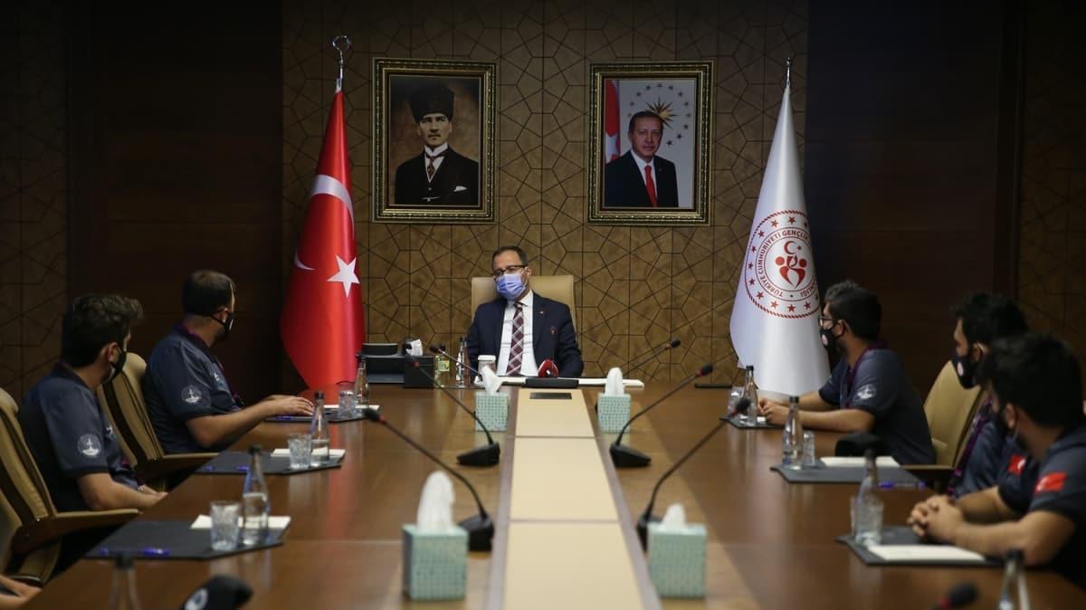 Bakan Kasapoğlu, TEKNOFEST 2020'de yarışacak Tanyeli Roket Takımı'nı kabul etti
