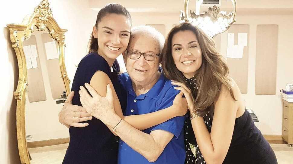 Özlem Kaymaz kızı Tara De Vries ile aynı podyumda