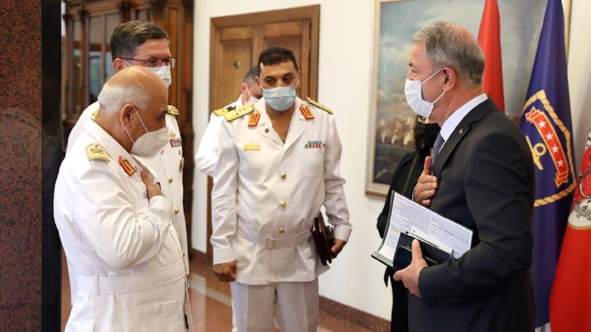 Bakan Akar, Libya Deniz Kuvvetleri Komutan Abuhulia'y kabul etti
