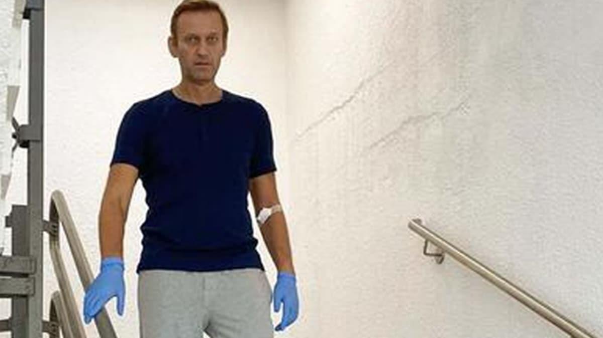 Rus muhalif lider Navalni tedavi grd hastanede yrd bir fotoraf paylat