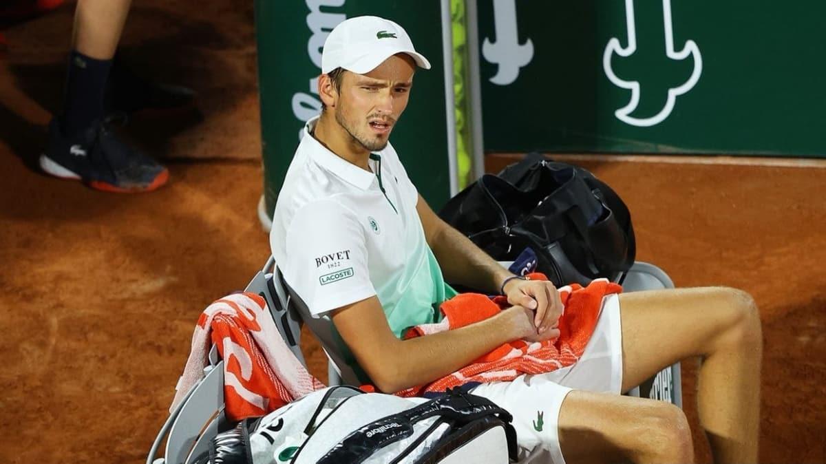 Daniil Medvedev, Roland Garros'a ilk turda veda etti