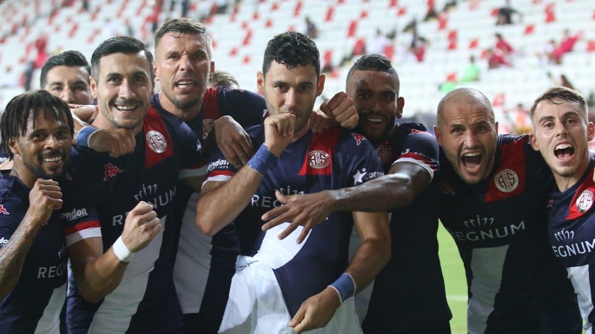Antalyaspor ilk  haftada zirveye ortak