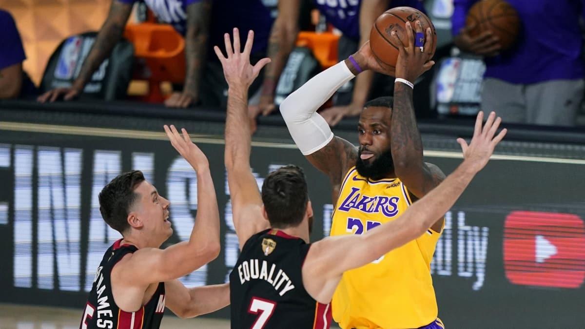 Los Angeles Laker, Miami Heat'i yenerek finalde öne geçti
