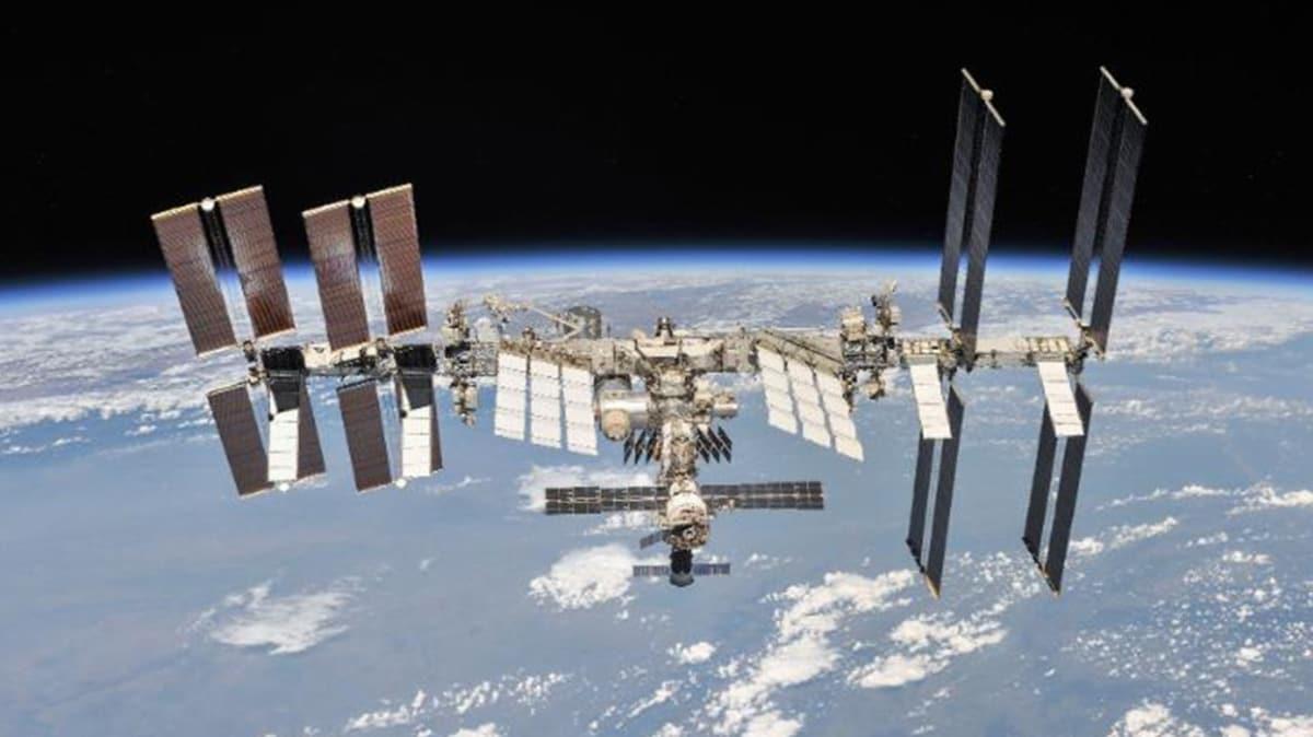 Astronotlar, Uluslararas Uzay stasyonu'ndaki hava szntsn daraltt