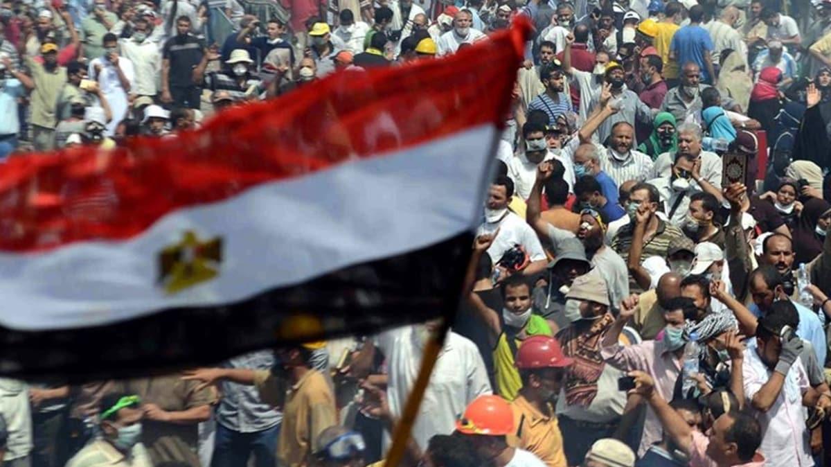 Msr'da 'zafer cumas' gsterileri sryor... 'Defol Sisi' sloganlar atld!