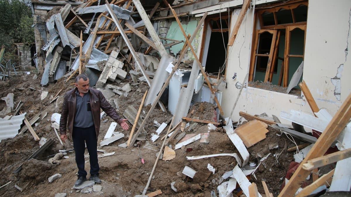 Azerbaycanl Mais Memmedov igalci Ermenistan'n fze saldrsnda isabet alan evinin enkazndan ailesini elleriyle kazyarak kurtard