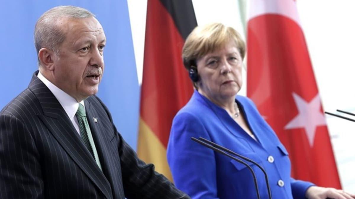 Bakan Erdoan, Merkel ile grt: Gndem Akdeniz ve Azerbaycan