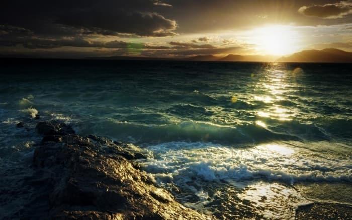 Rüyada dalgalı ve berrak deniz görmenin yorumu! Rüyada deniz görmek ne