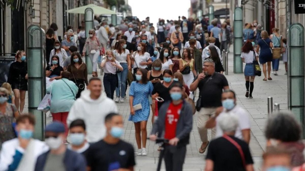 Fransa'da rkten tablo: Gnlk vaka says ilk kez 20 bini geti