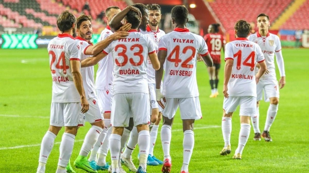 Samsunspor'da 6 haftada 25 futbolcu forma giydi