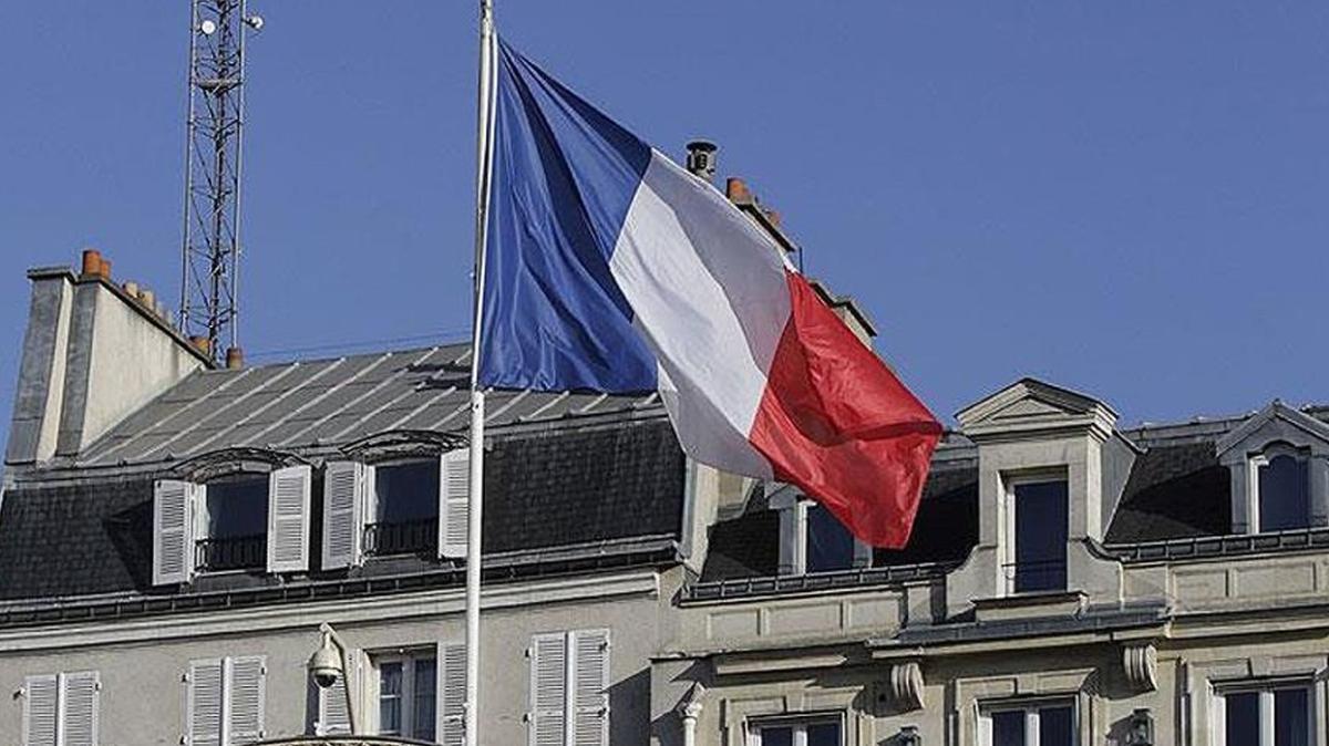 Fransa'da slam ve Mslmanlar hedefte... "Buras Fransa niye Arapa konuuyorsunuz""