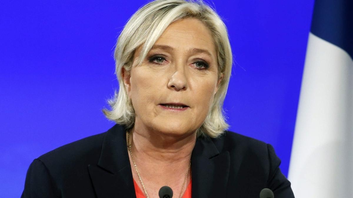 Fransz ar sac parti lideri Le Pen'den hadsiz aklama: Barts yasaklansn, camiler kapatlsn
