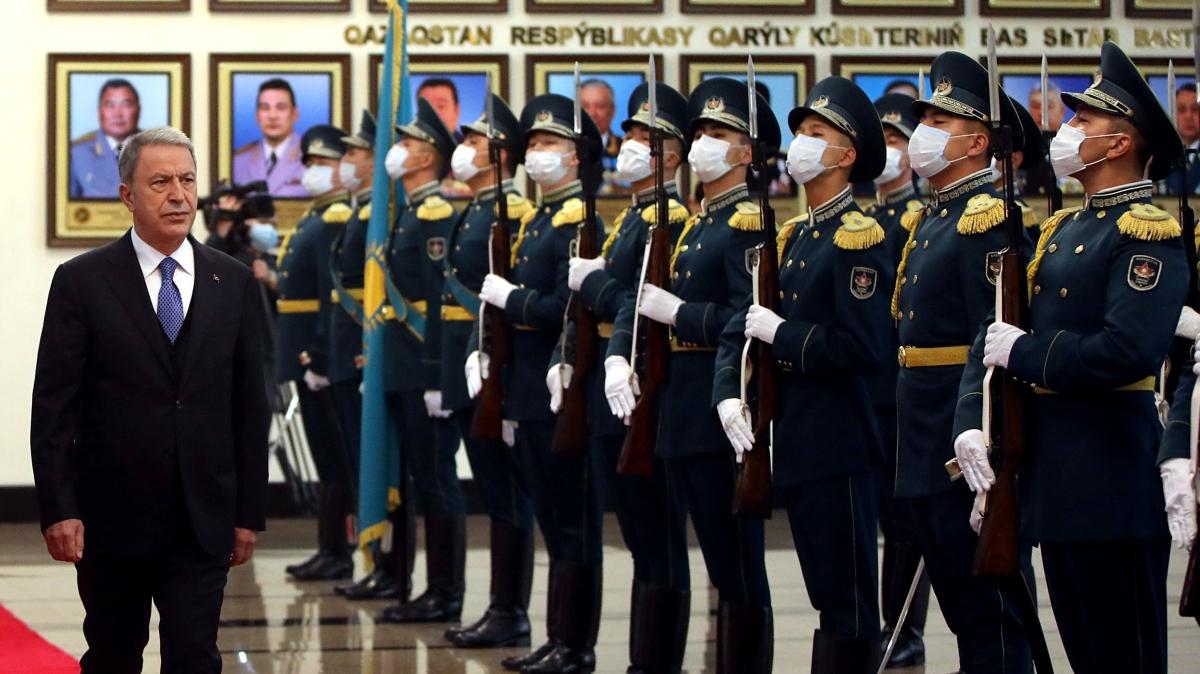 Milli Savunma Bakan Akar Kazakistan'da: Olumlu ve yapc bir grme gerekletirdik