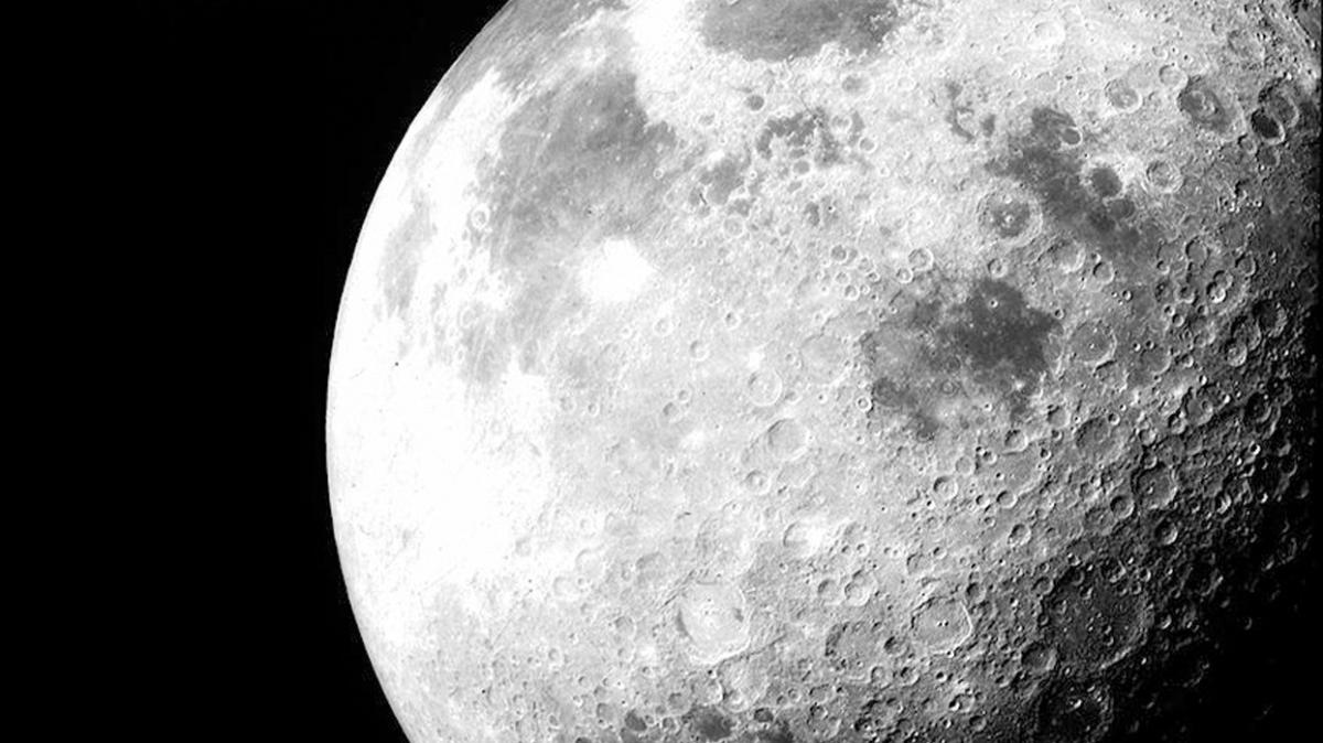 NASA duyurdu... Ay'da su bulundu