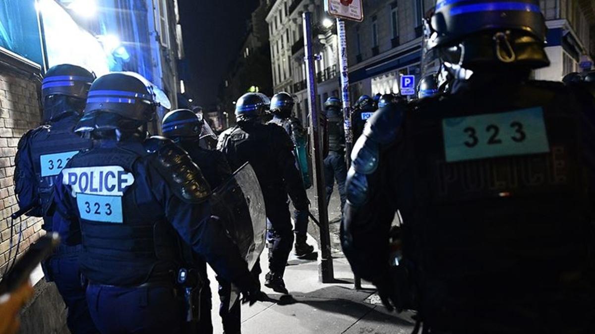Fransa'da Ermeni eylemcileri protesto eden Trklere polis mdahale etti