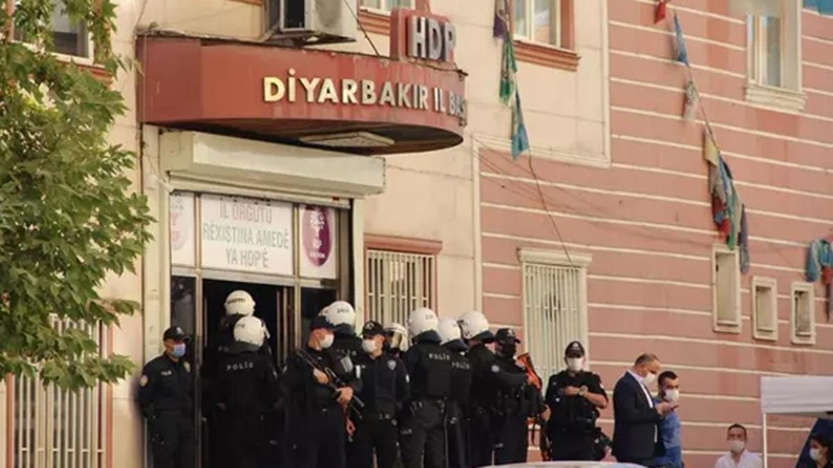 HDP Diyarbakr il e bakanlar Hlya Alkmen Uyank ve Zeyat Ceylan tutukland