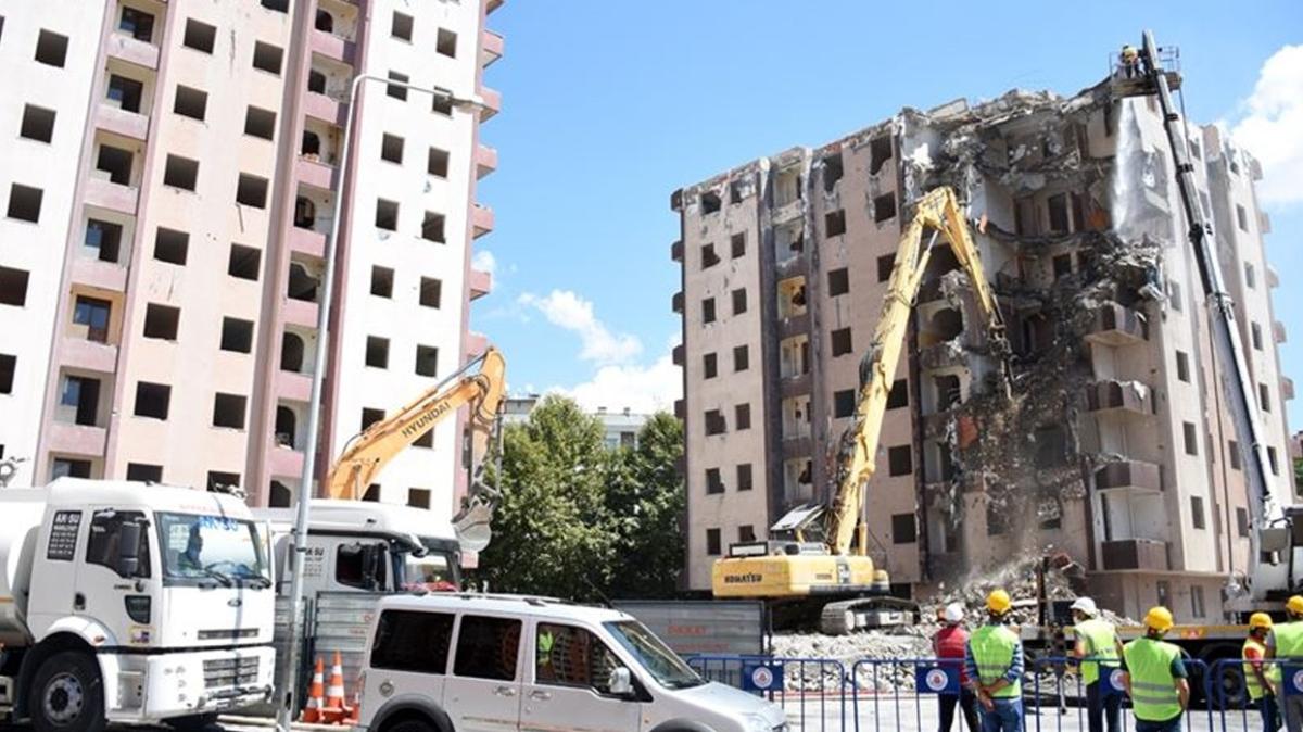 Çevre ve Şehircilik Bakanlığı, İzmir'de kentsel dönüşüm kapsamında 237 milyon lira kira yardımı yaptı